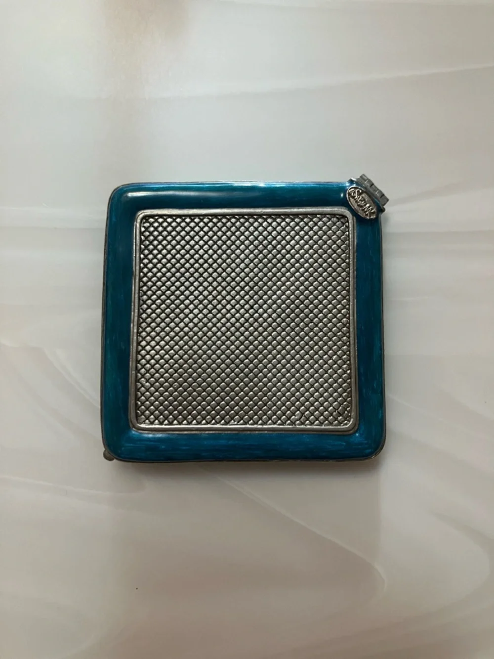 N/A decorative compact